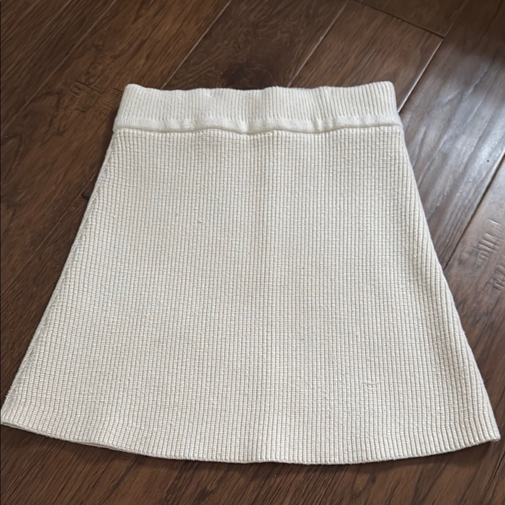Elegant Cream Knit Skirt